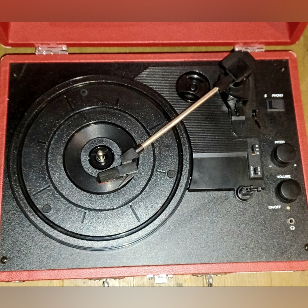 CROSLEY Record Player + Bluetooth + Radio (All In One) - Picture 3 of 5